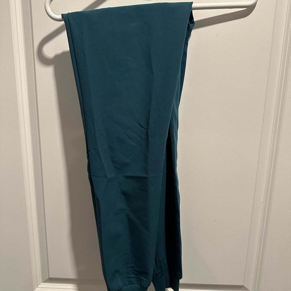 Brand new figs scrubs hunter green size XXS